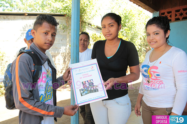 T&iacute;tulos de propiedad llegan a las familias de las comunidades de Tipitapa